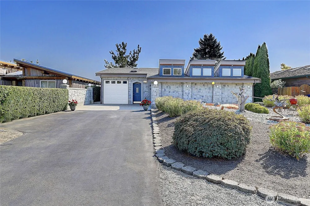 870 Livingston Bay Shore Drive Camano Island, WA 98282