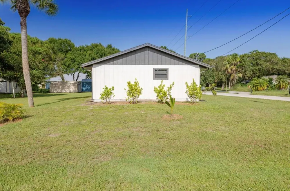 2714 Rhode Island Avenue Fort Pierce, FL 34947