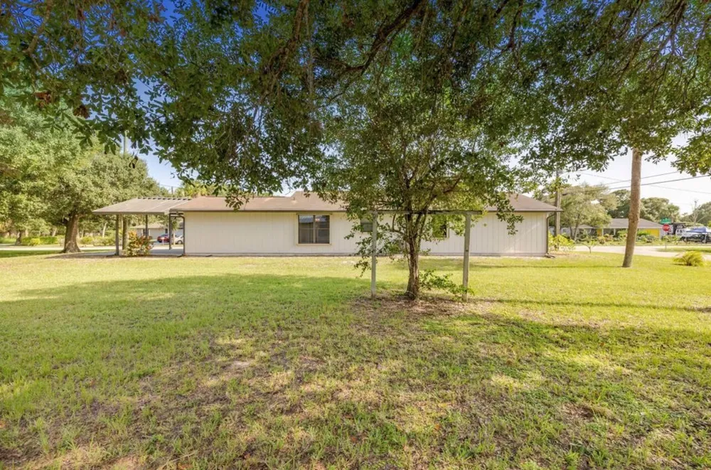 2714 Rhode Island Avenue Fort Pierce, FL 34947