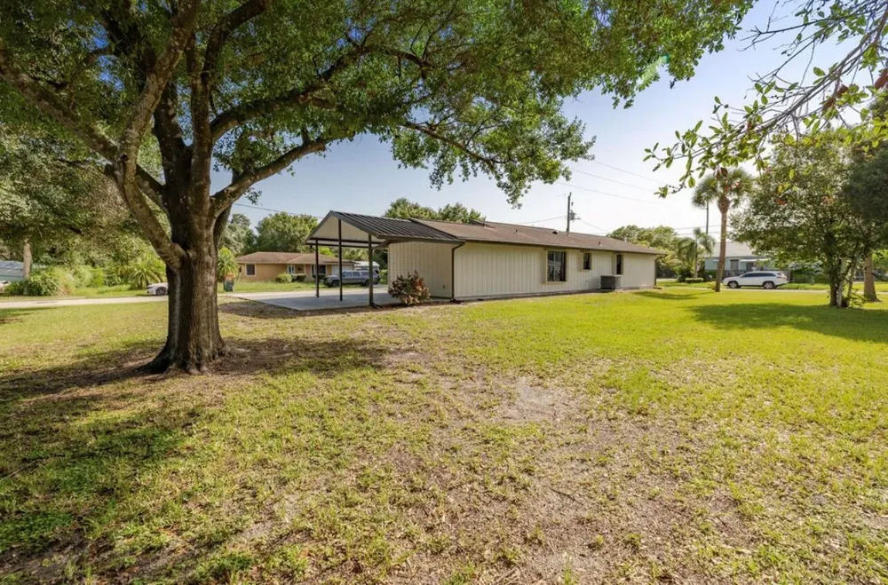 2714 Rhode Island Avenue Fort Pierce, FL 34947