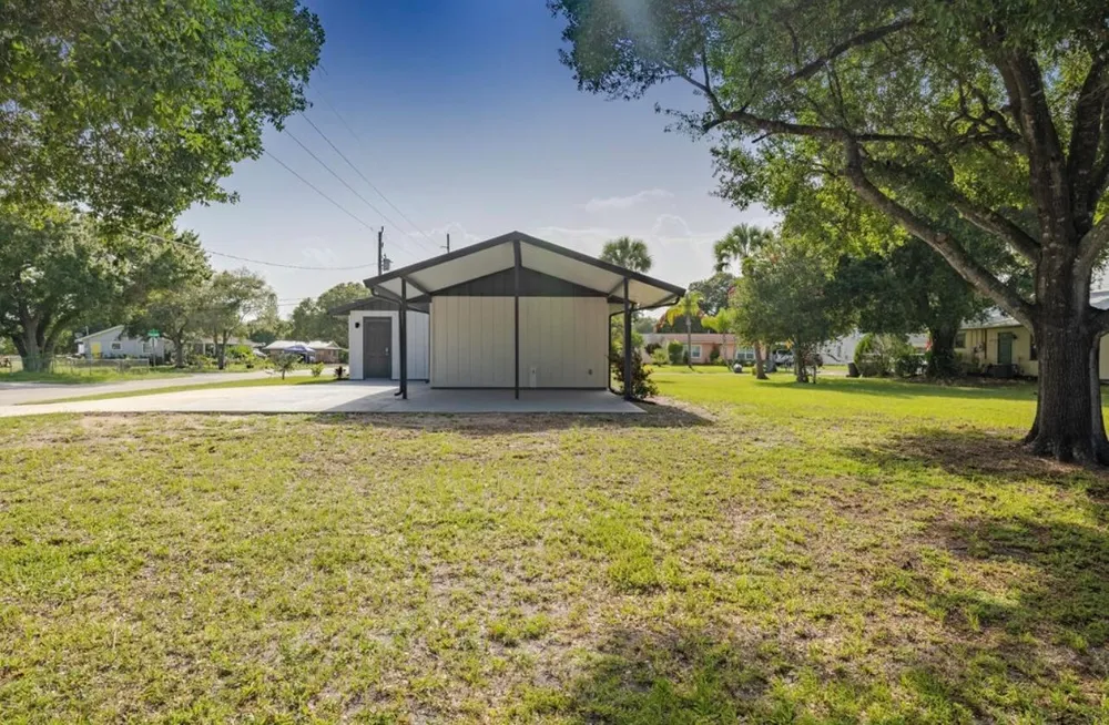2714 Rhode Island Avenue Fort Pierce, FL 34947