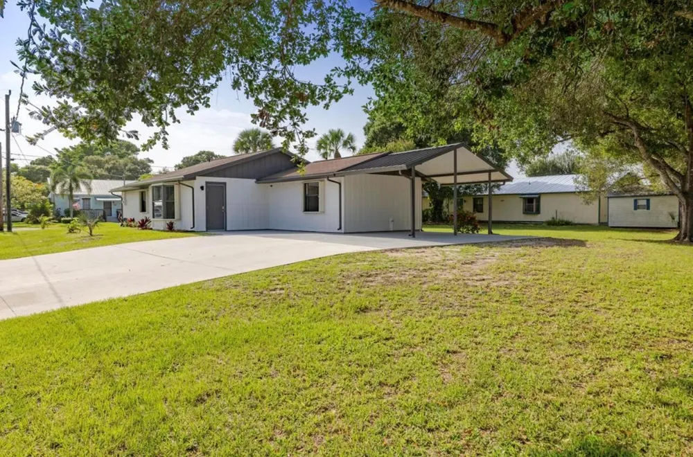 2714 Rhode Island Avenue Fort Pierce, FL 34947