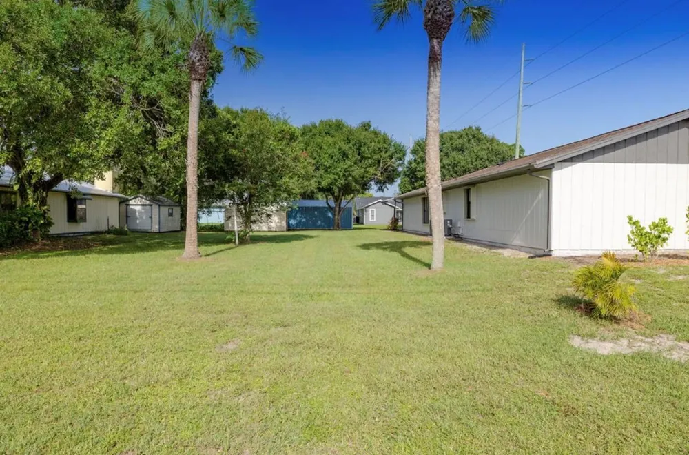 2714 Rhode Island Avenue Fort Pierce, FL 34947