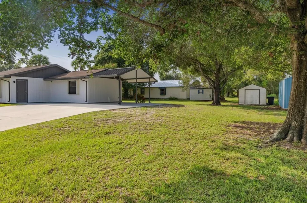 2714 Rhode Island Avenue Fort Pierce, FL 34947