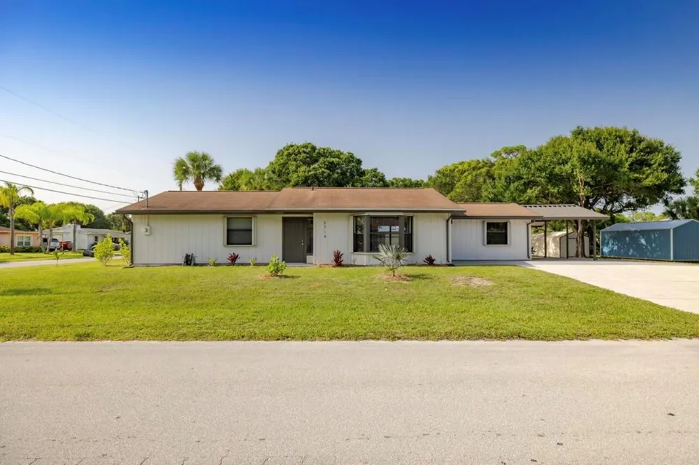 2714 Rhode Island Avenue Fort Pierce, FL 34947