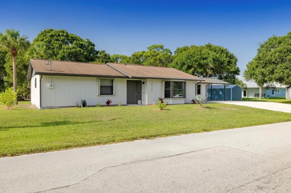 2714 Rhode Island Avenue Fort Pierce, FL 34947