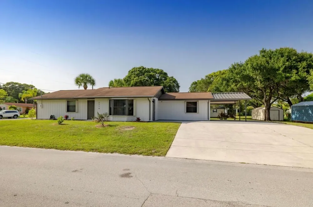 2714 Rhode Island Avenue Fort Pierce, FL 34947