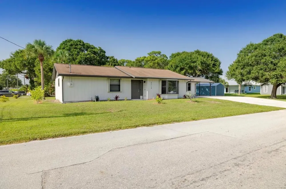 2714 Rhode Island Avenue Fort Pierce, FL 34947
