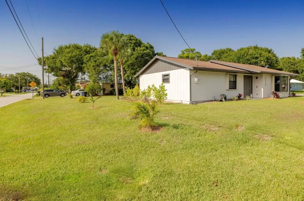 2714 Rhode Island Avenue Fort Pierce, FL 34947