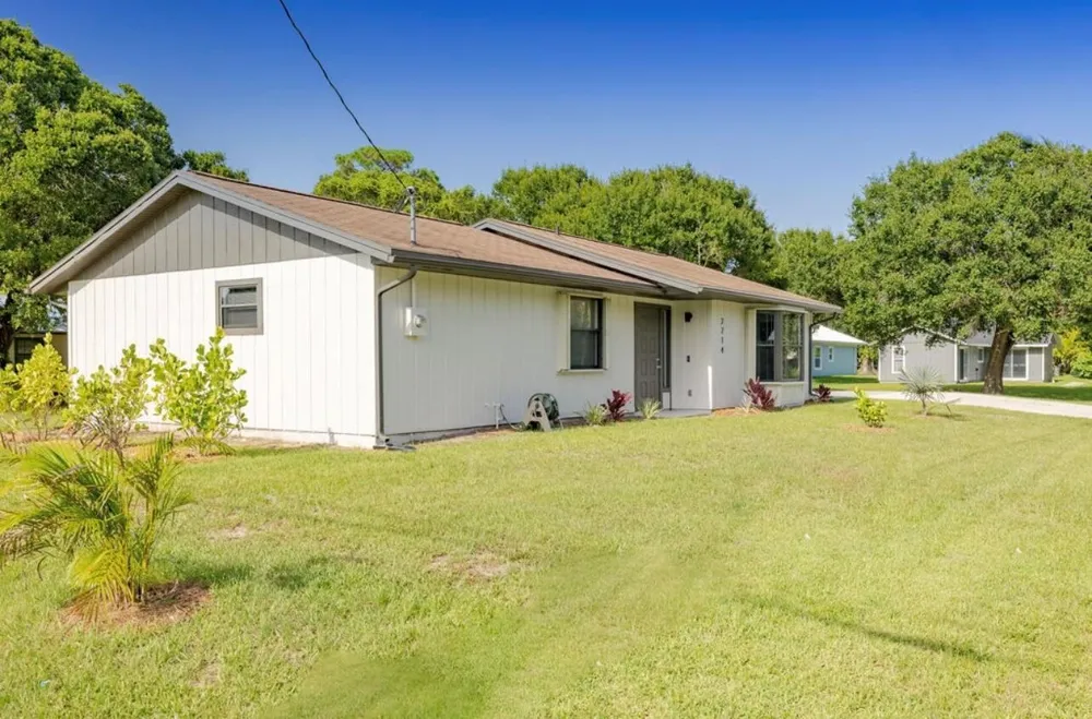 2714 Rhode Island Avenue Fort Pierce, FL 34947