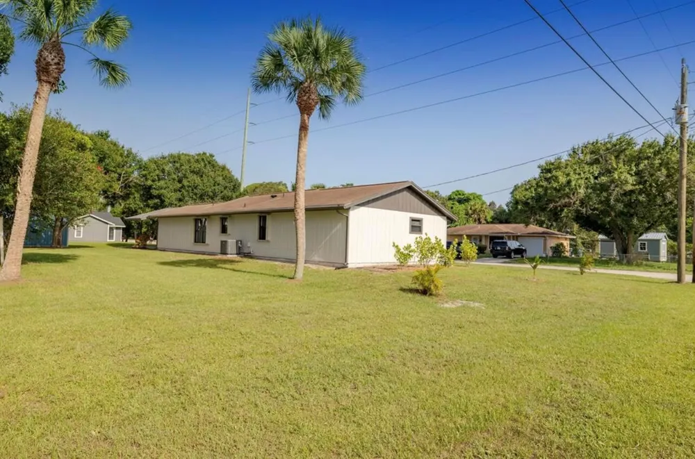 2714 Rhode Island Avenue Fort Pierce, FL 34947
