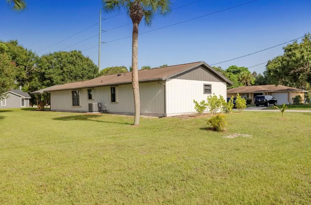 2714 Rhode Island Avenue Fort Pierce, FL 34947
