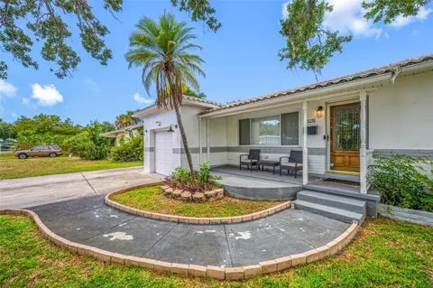 6219 HAMPTON DRIVE