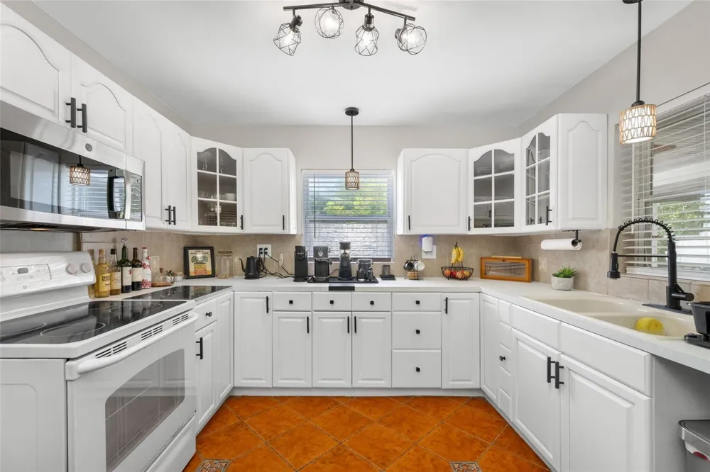 6219 HAMPTON DRIVE St Petersburg, FL 33710