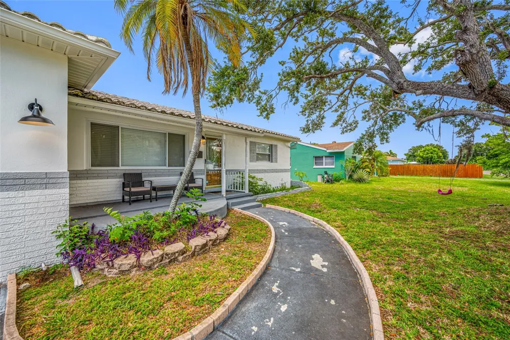 6219 HAMPTON DRIVE St Petersburg, FL 33710