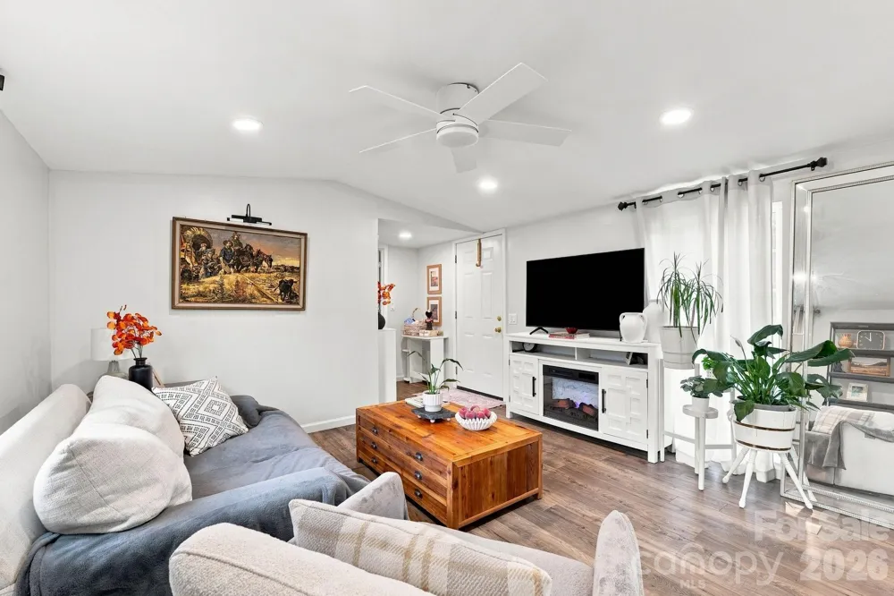 1433 Oakbrook Lane Denver, NC 28037