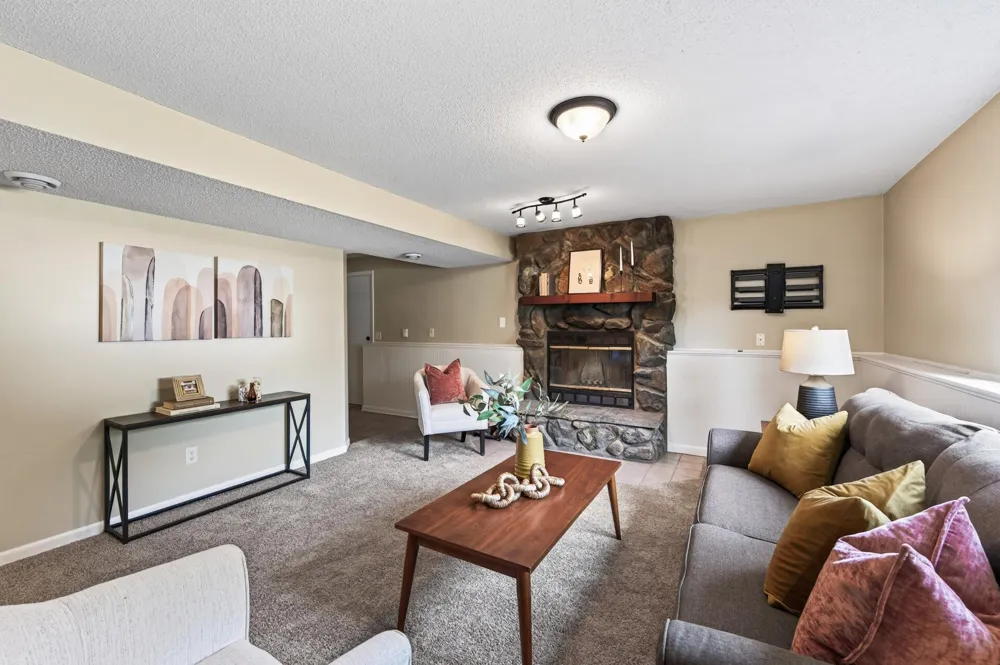 4251 Elizabeth Lane Vadnais Heights, MN 55127