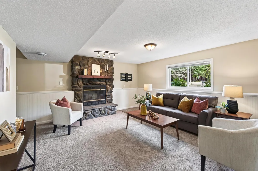 4251 Elizabeth Lane Vadnais Heights, MN 55127