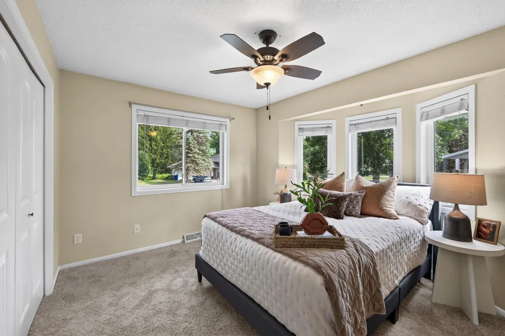 4251 Elizabeth Lane Vadnais Heights, MN 55127