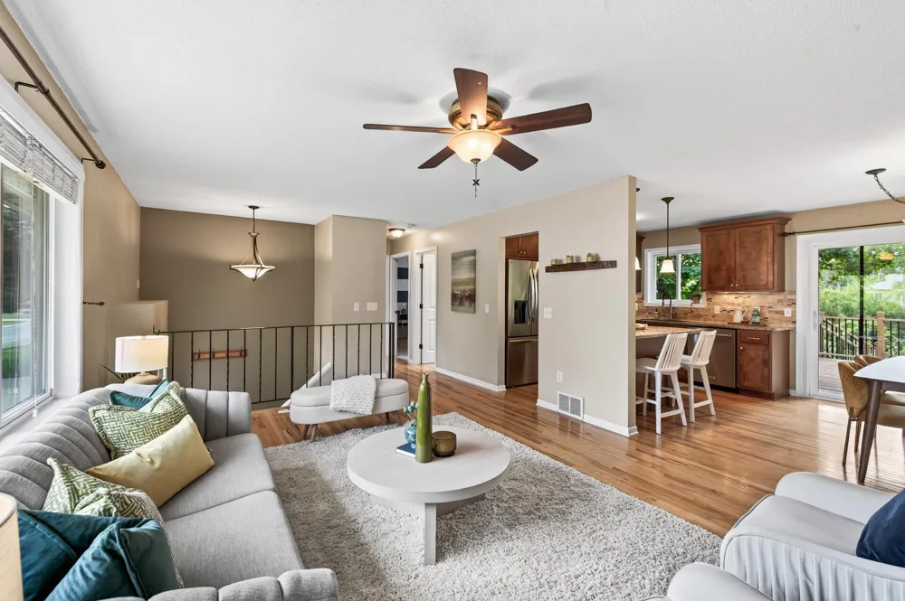 4251 Elizabeth Lane Vadnais Heights, MN 55127