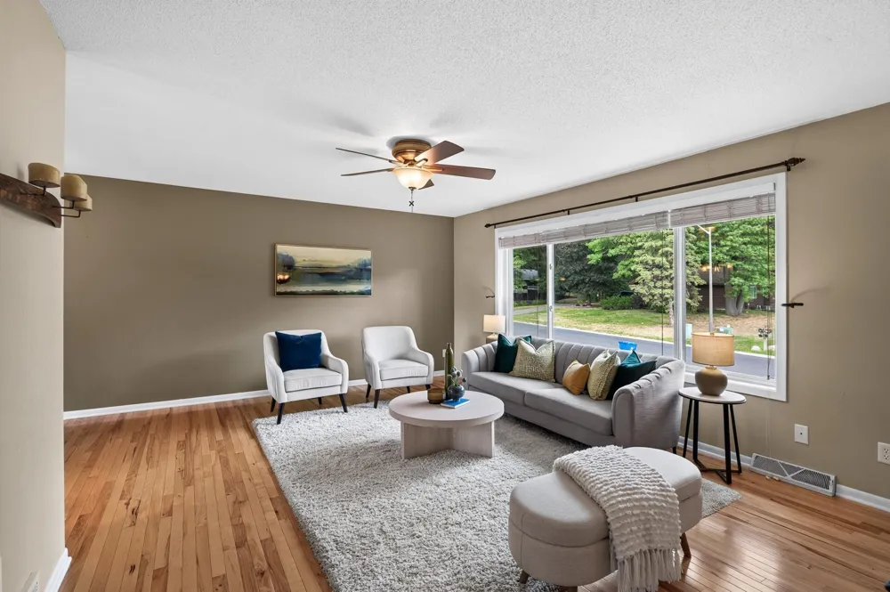4251 Elizabeth Lane Vadnais Heights, MN 55127