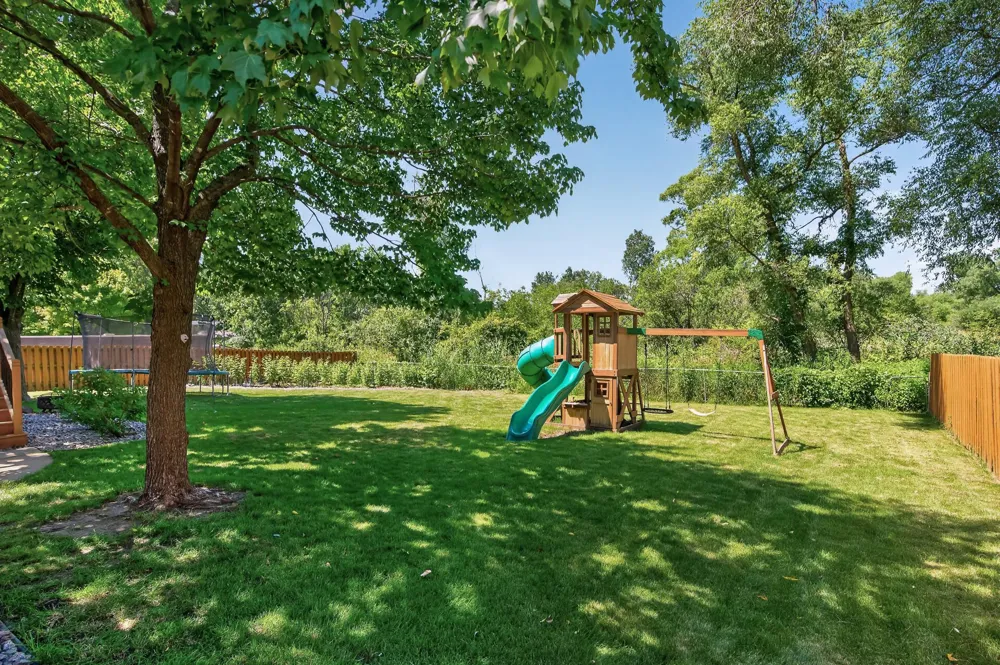 4251 Elizabeth Lane Vadnais Heights, MN 55127