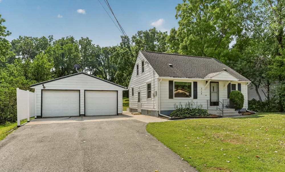 312 21st Street SW Rochester, MN 55902