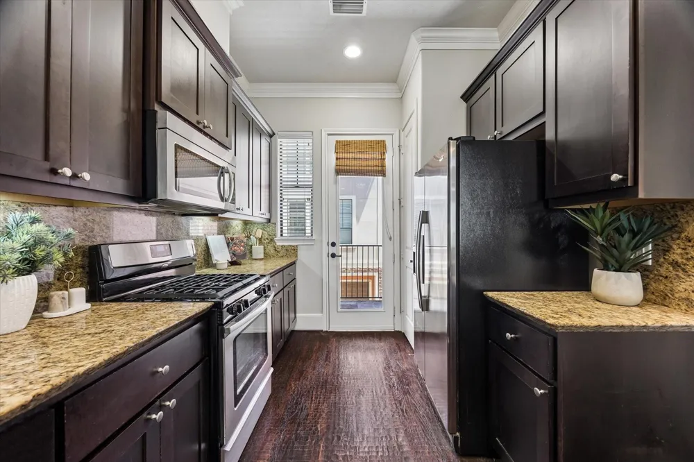1045 W 22nd Street #K Houston, TX 77008
