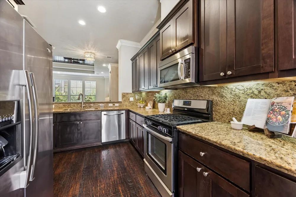 1045 W 22nd Street #K Houston, TX 77008