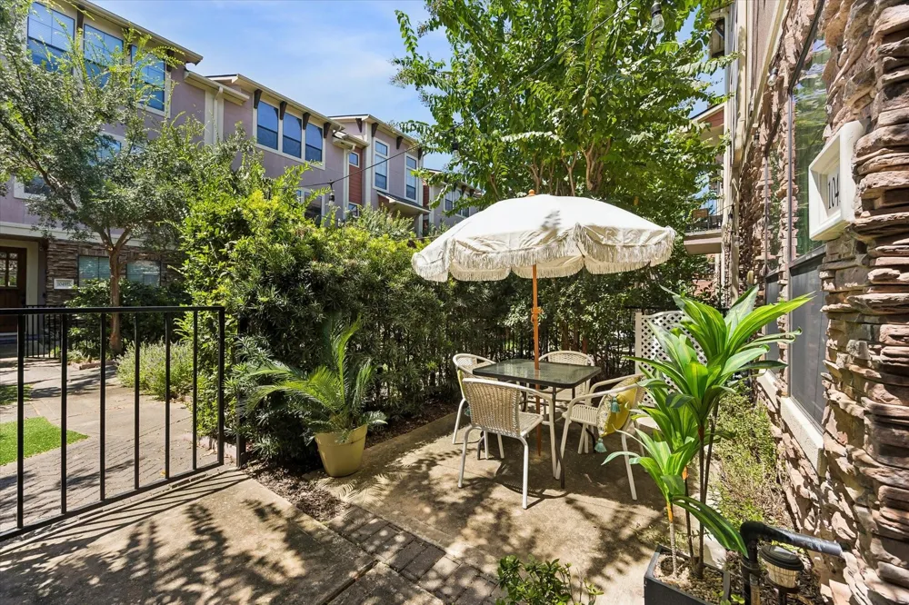 1045 W 22nd Street #K Houston, TX 77008
