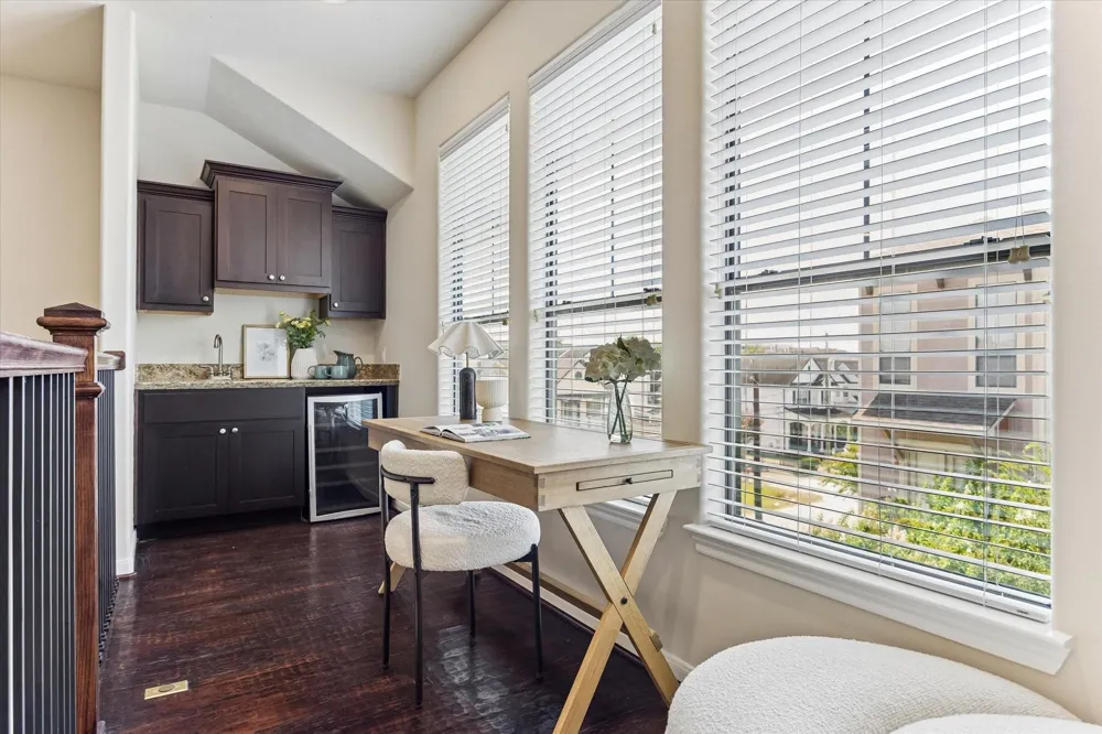 1045 W 22nd Street #K Houston, TX 77008