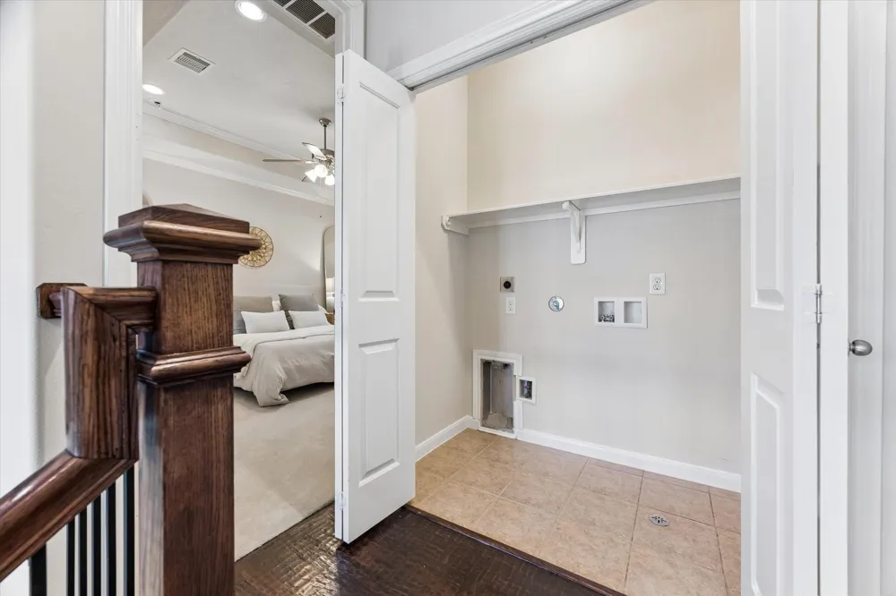 1045 W 22nd Street #K Houston, TX 77008