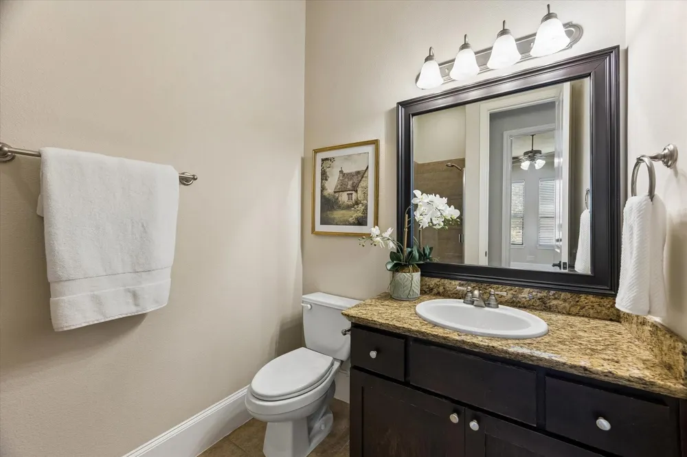1045 W 22nd Street #K Houston, TX 77008