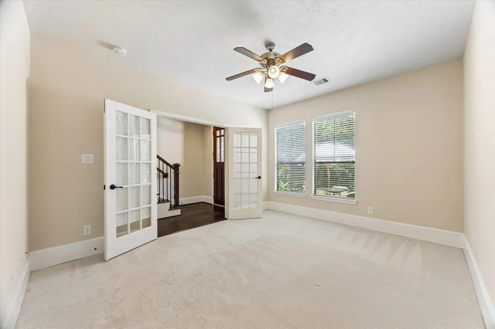 1045 W 22nd Street #K Houston, TX 77008