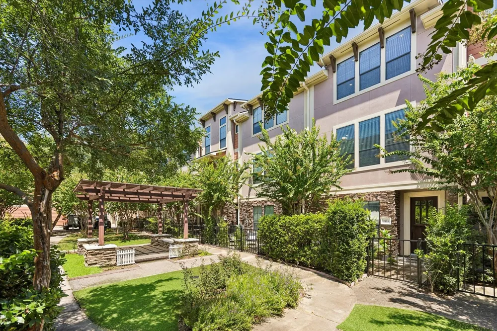 1045 W 22nd Street #K Houston, TX 77008