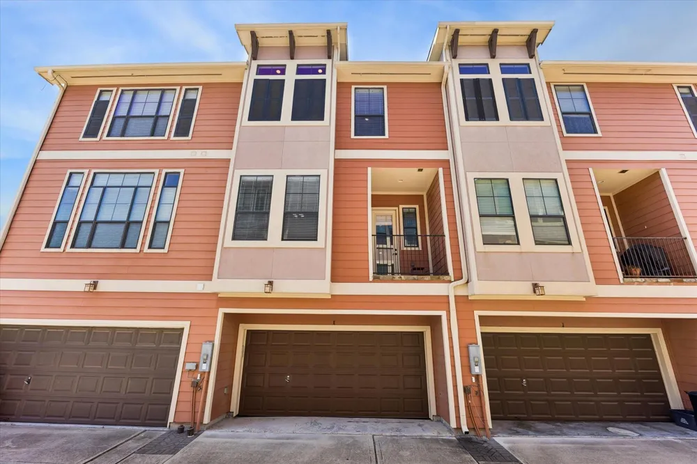 1045 W 22nd Street #K Houston, TX 77008