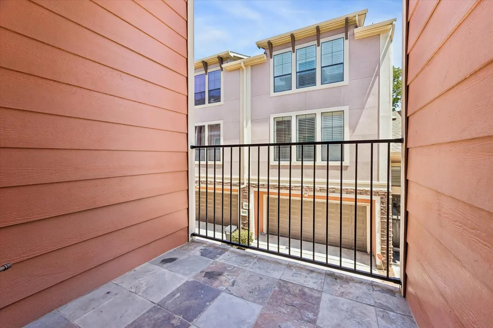 1045 W 22nd Street #K Houston, TX 77008