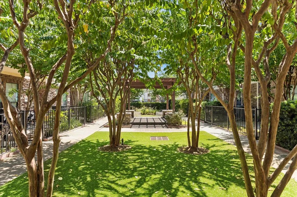 1045 W 22nd Street #K Houston, TX 77008