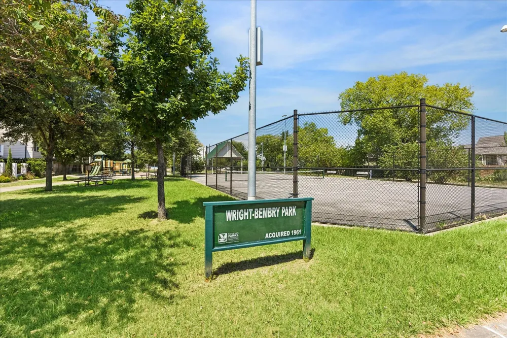 1045 W 22nd Street #K Houston, TX 77008