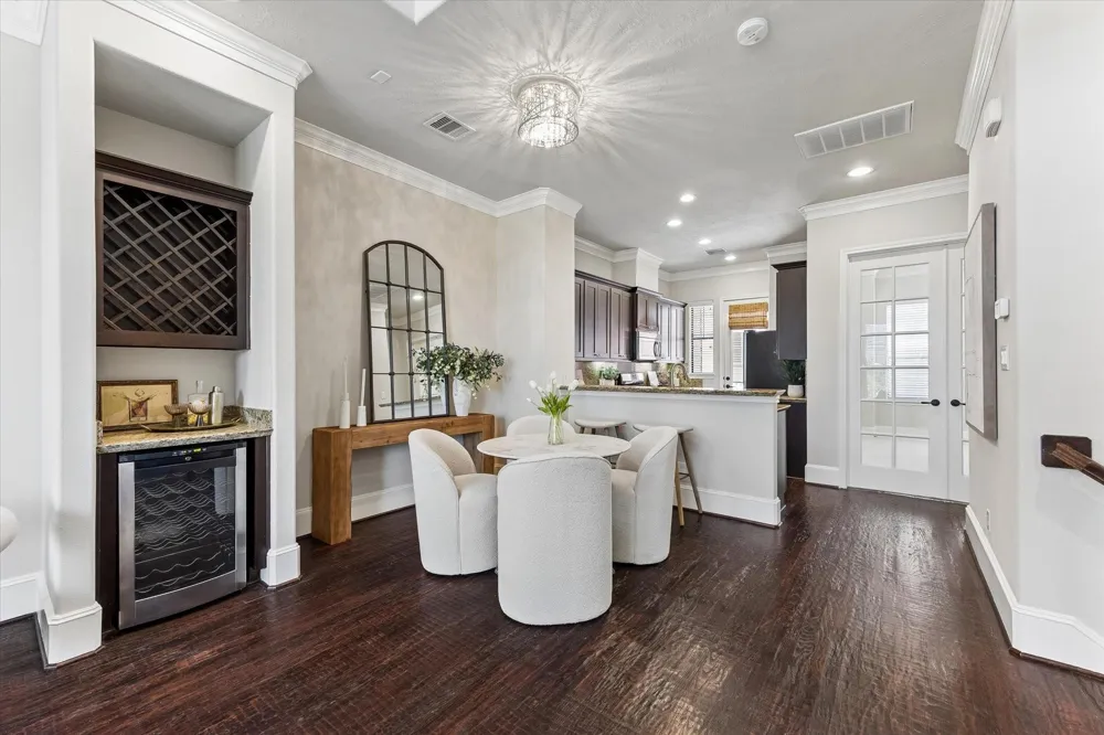 1045 W 22nd Street #K Houston, TX 77008