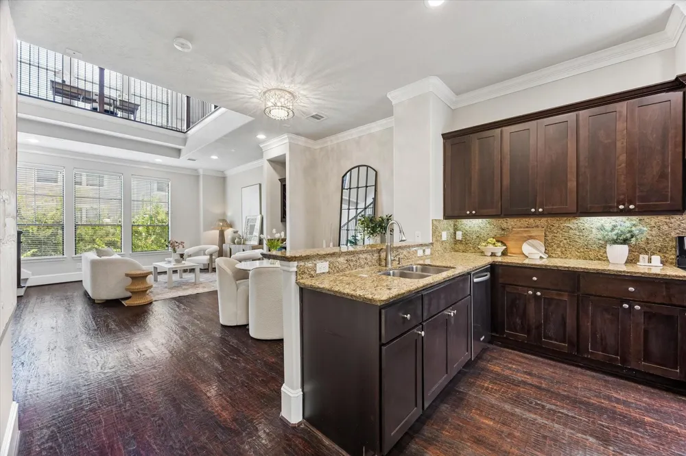 1045 W 22nd Street #K Houston, TX 77008