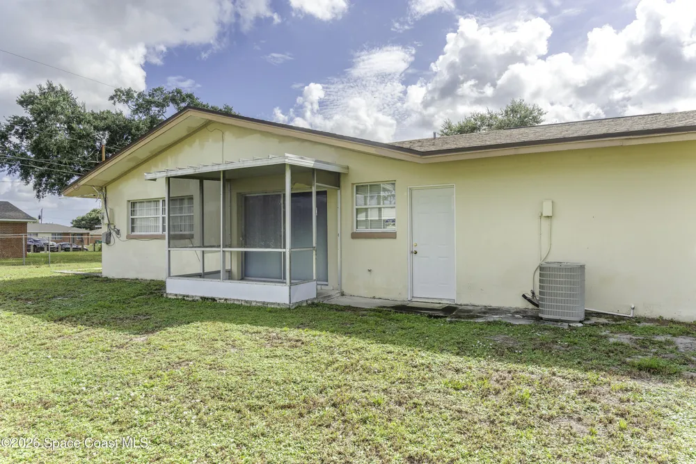 506 Walker Street Melbourne, FL 32901