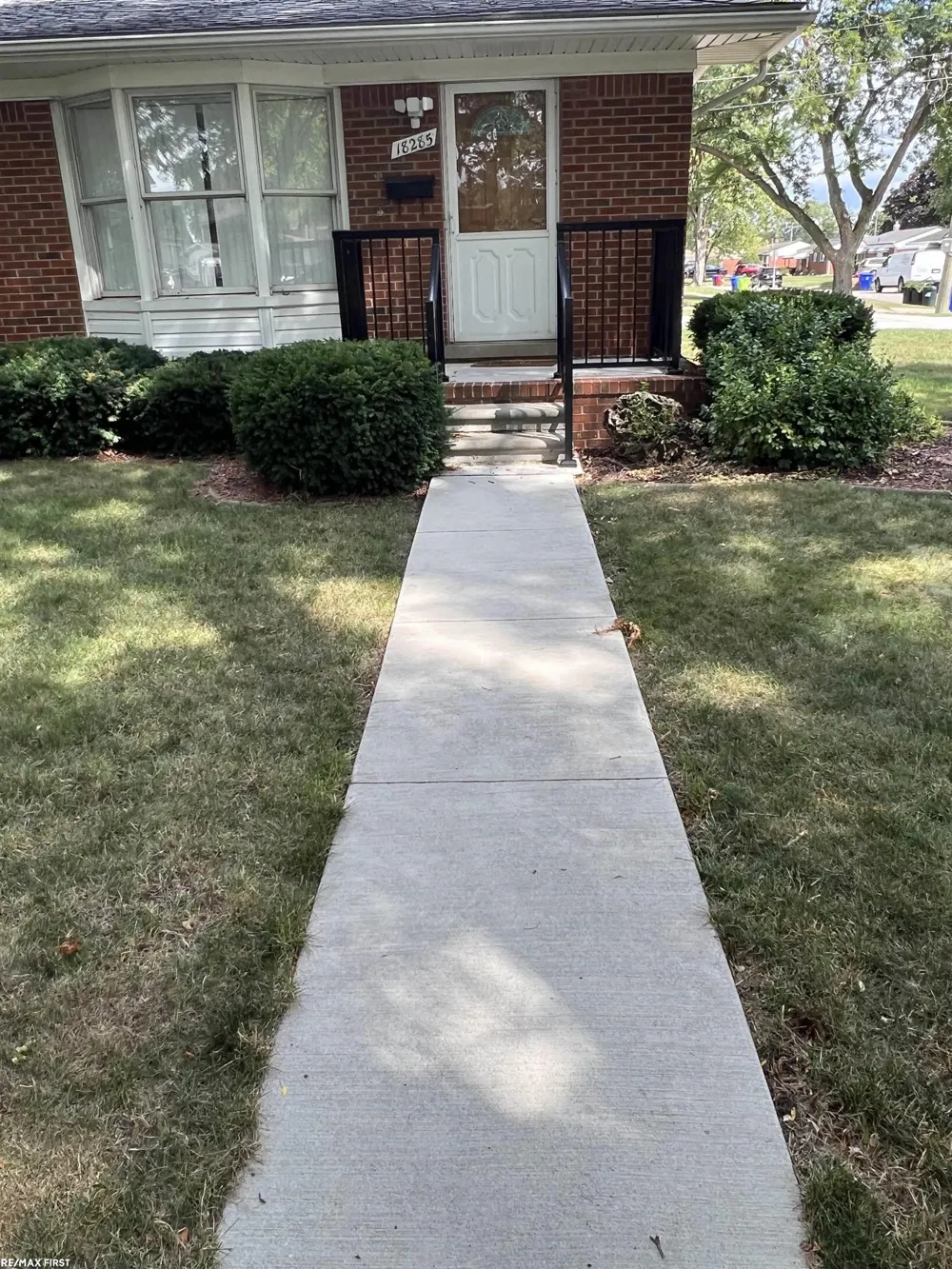 18285 Breezeway Drive Fraser City, MI 48026