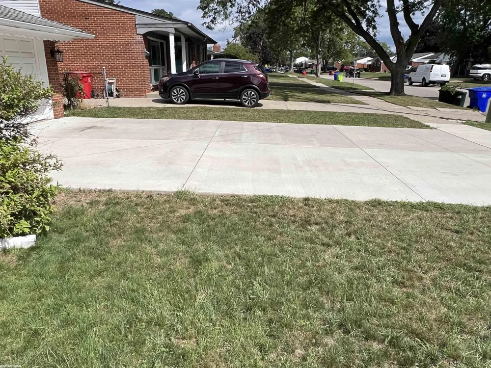 18285 Breezeway Drive Fraser City, MI 48026