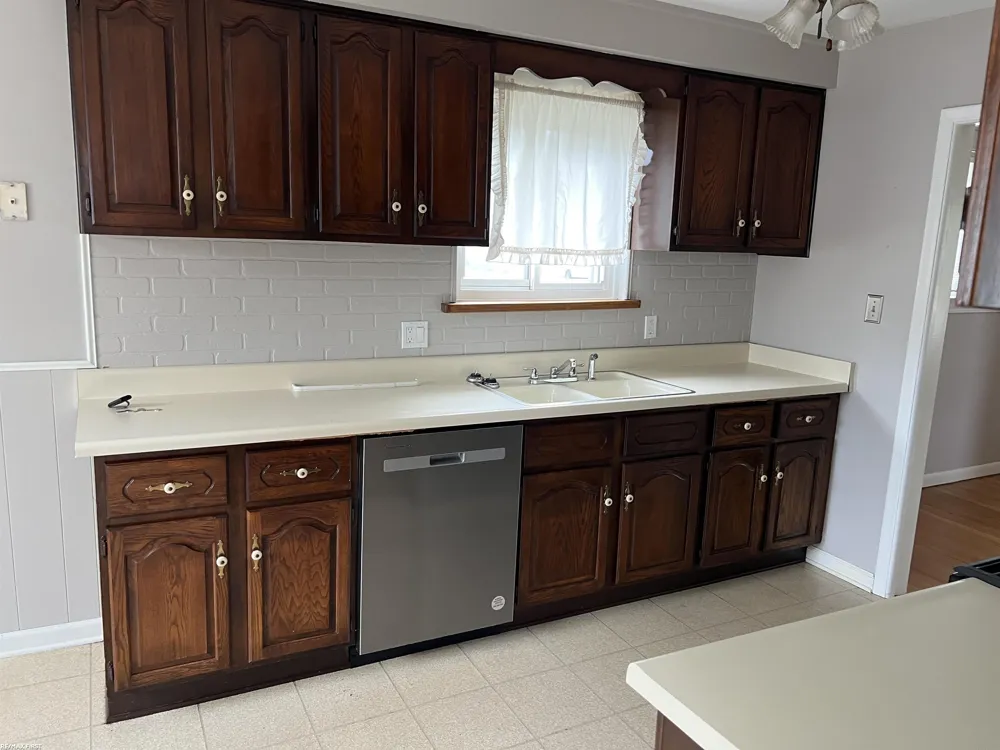 18285 Breezeway Drive Fraser City, MI 48026