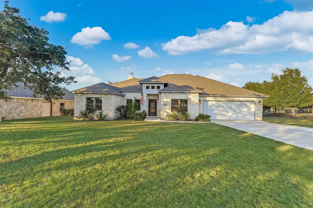 216 Enclave Drive Kingsland, TX 78639