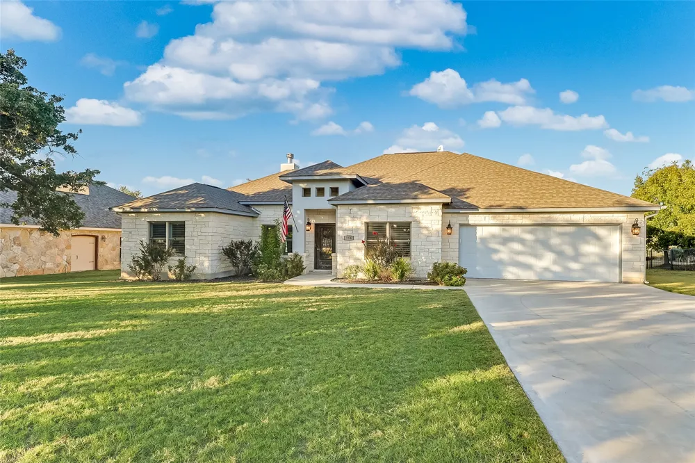 216 Enclave Drive Kingsland, TX 78639