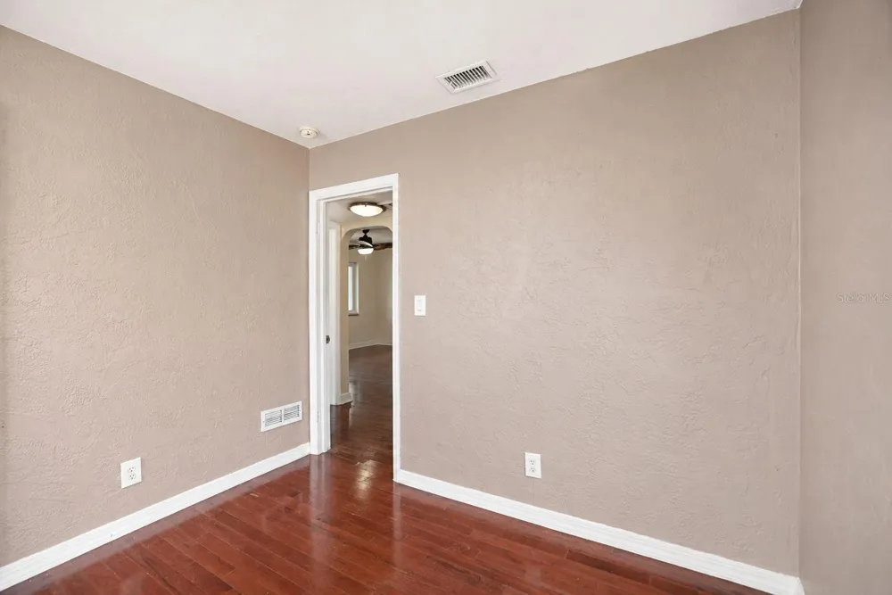 520 83RD AVENUE St Petersburg, FL 33702
