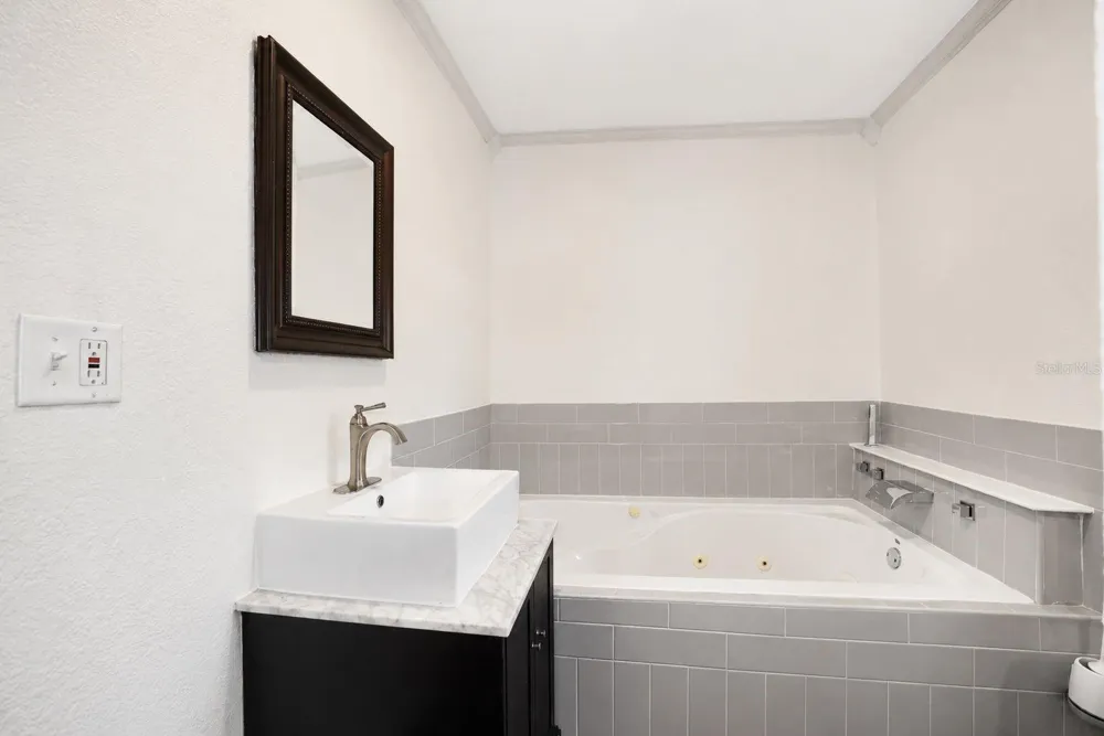 520 83RD AVENUE St Petersburg, FL 33702
