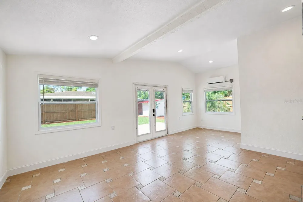 520 83RD AVENUE St Petersburg, FL 33702